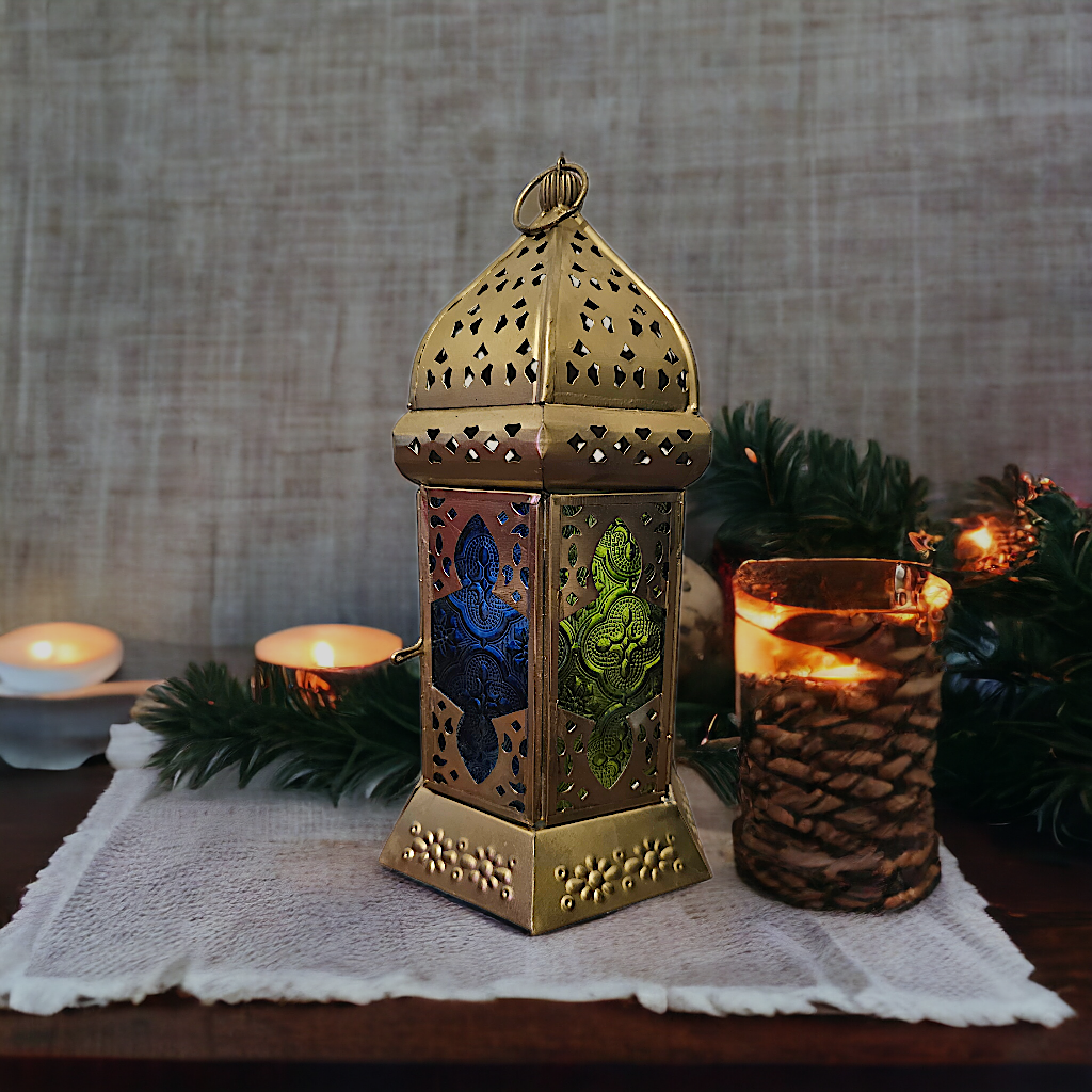Ayla Lantern - Medium
