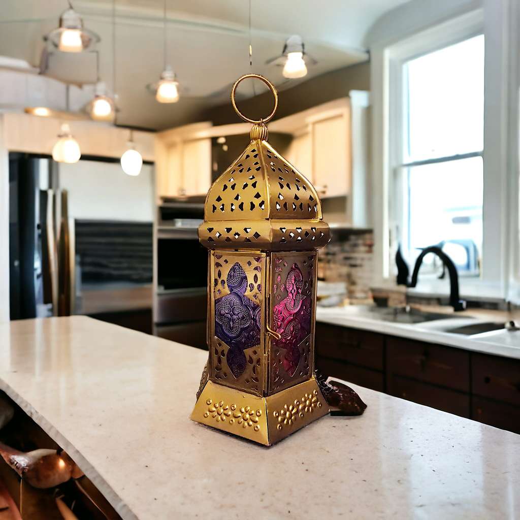 Ayla Lantern - Medium